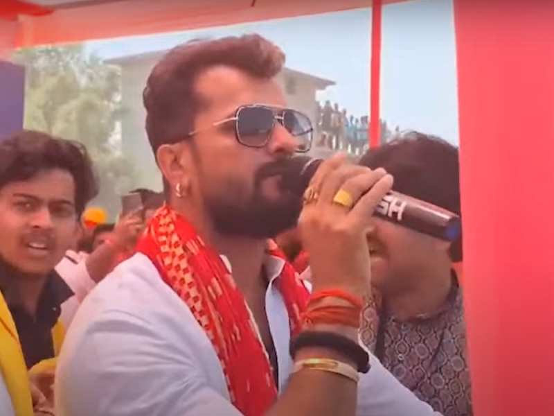 Khesari Lal Yadav had come to campaign for Karakat Pawan Singh but promoted  his film | Bhojpuri News: पवन सिंह का आये थे प्रचार करने, अपनी फिल्म का  प्रमोशन कर गए खेसारी |