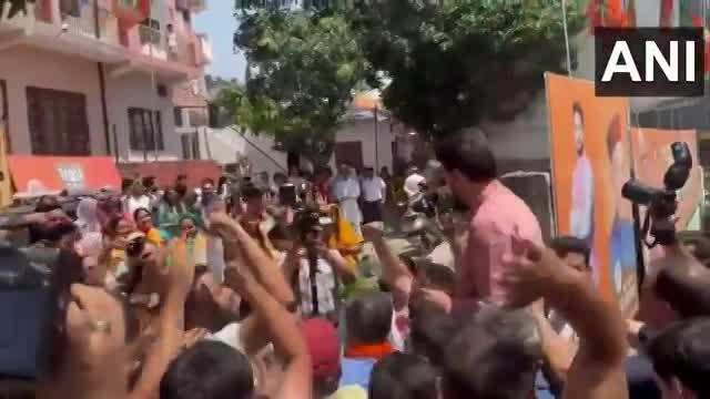 Anurag Thakur Video: अनुराग ठाकुर के समर्थकों ने हमीरपुर में पार्टी कार्यालय के बाहर शुरू किया जश्न