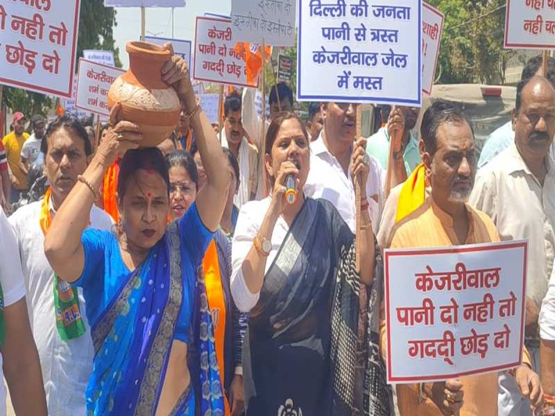 Delhi Water Crisis BJP Protest in Nirman Vihar Burari and Dwarka seek resignation from cm Arvind Kejriwal