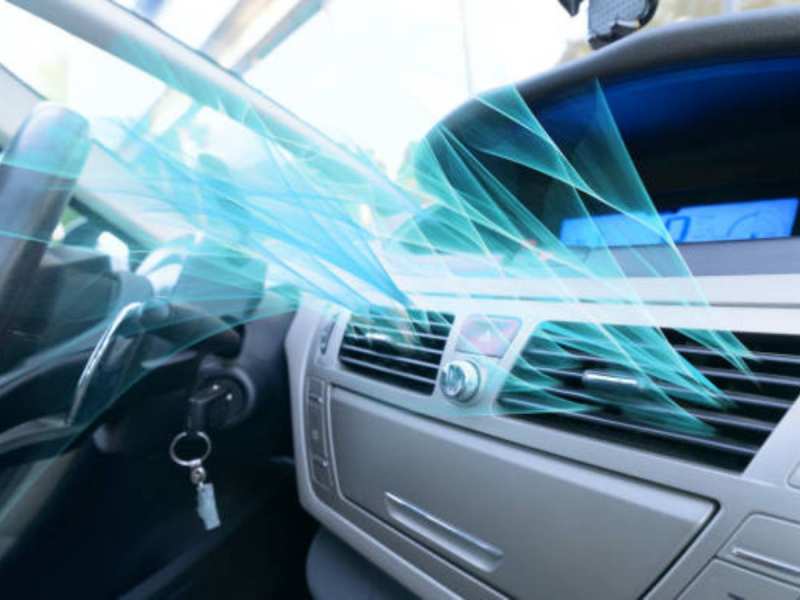 कार में AC चालू करने से पहले इन बातों का रखें ध्यान,नहीं तो फेफड़ों पर होगा बुरा असर