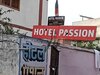 Chhapra: छपरा होटल में पुलिस की रेड, आपत्तिजनक अवस्था मे पकड़े गए 19 लड़के-लकड़ियां