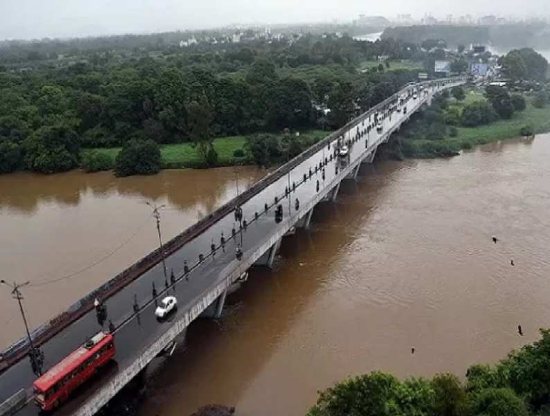 Nalanda News: नालंदा में अंग्रेजों के जमाने का पुल हादसे को दे रहा निमंत्रण