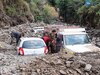 Shimla Weather Update: मानसून की पहली ही बारिश से जगह-जगह हुआ भूस्खलन, शिमला में दबीं गाड़ियां 