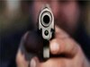 चेकिंग के दौरान अपराधियों ने पुलिस पर की फायरिंग