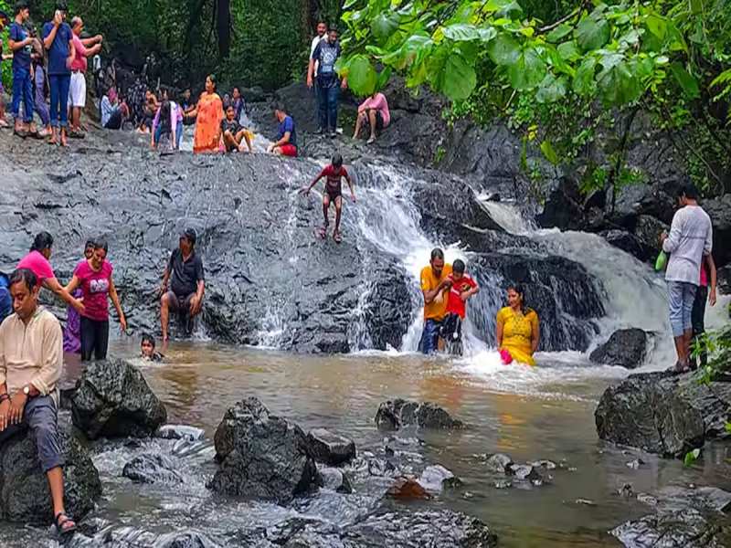 लोनावला के भुशी बांध पर बड़ा हादसा, एक ही परिवार के 5 लोग पानी में बहे