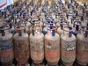 LPG Price: ऑयल मार्केटिंग कंपनियों का बड़ा ऐलान, कमर्शियल एलपीजी सिलेंडर के घटाए दाम