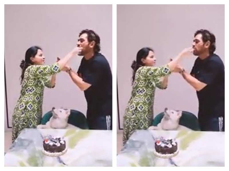 ms dhoni sakshi completed 15 years of marriage both celebrated their anniversary by cutting cake | बेमिसाल 15 साल! शादी की सालगिरह पर यूं एक दूसरे पर प्यार बरसा रहे धोनी और