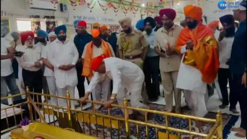 Gurdaspur News: ਰਾਜਪਾਲ ਬਨਵਾਰੀ ਲਾਲ ਪੁਰੋਹਿਤ ਨੇ ਗੁਰਦੁਆਰਾ ਸਾਹਿਬ ਸੰਤ ਸ਼੍ਰੀ ਨਾਮਦੇਵ ਜੀ ਵਿਖੇ ਮੱਥਾ ਟੇਕਿਆ