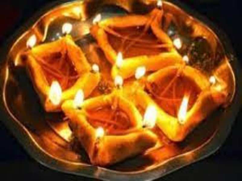 सावन में आएंगे 5 सोमवार, महादेव को प्रसन्न करने के लिए जलाएं ऐसा दीया, होगा लाभ