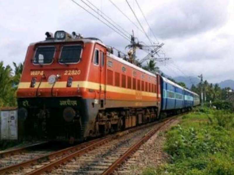 Indian Railways: 14 ट्रेनें रद्द, 9 का मार्ग बदला...इन तारीखों के बीच यात्रियों को झेलनी पड़ सकती है परेशानी!