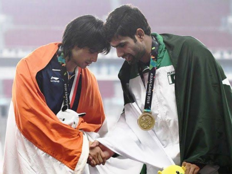 Neeraj Chopra: हमें तो सिल्वर ही गोल्ड लग रहा... नीरज चोपड़ा की जीत पर बोलीं-मां, पाकिस्तानी जैवलिन थ्रोअर अरशद नदीम को भी कहा अपना बेटा