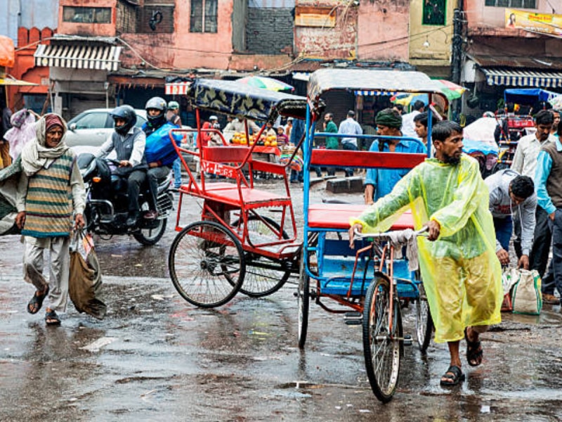 Aaj Ka Mausam: आजादी के दिन पड़ेगी बारिश! कैसा रहेगा दिल्ली-NCR में मौसम का मिजाज, पढ़ें वेदर अपडेट 