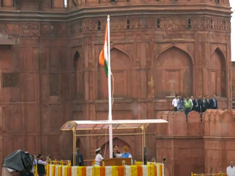 78th independence day: ପତାକା ଉତ୍ତୋଳନ କଲେ ପ୍ରଧାନମନ୍ତ୍ରୀ, ଦେଶବାସୀଙ୍କୁ ସମ୍ବୋଧନ