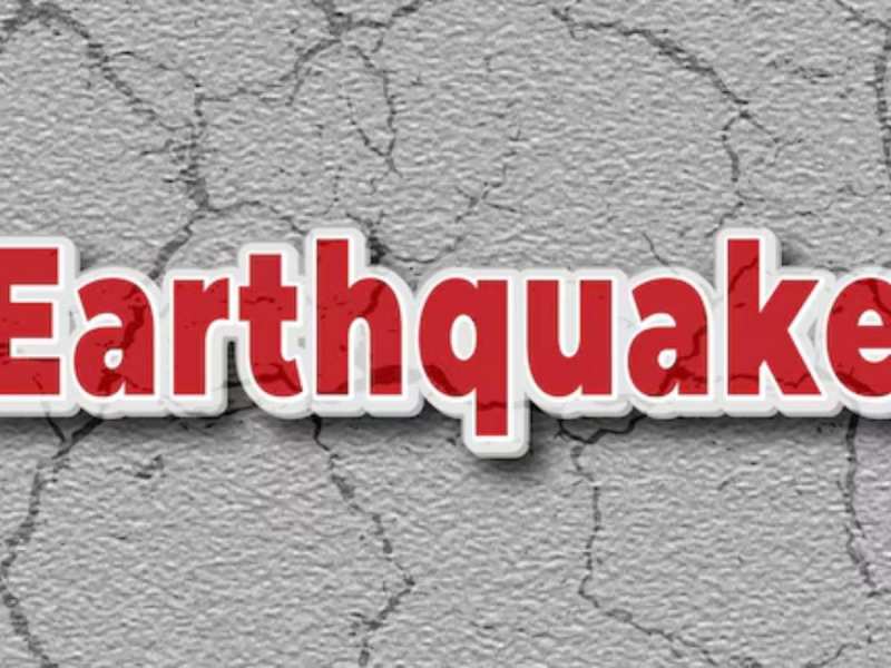 Earthquake: दिल्ली-NCR में भूकंप के झटके, ऑफिस में हिलते नजर आए सिस्टम