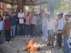 Bilaspur News: जिला युवा कांग्रेस व टैक्सी यूनियन ने मिलकर NHAI प्रशासन के खिलाफ किया धरना प्रदर्शन