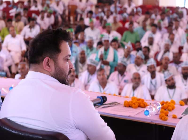 Tejashwi Yadav Aabhar Yatra Will hold meeting with workers in Darbhanga  will consider winning more seats |Aabhar Yatra: दरभंगा में आज तेजस्वी  कार्यकर्ताओं के साथ करेंगे बैठक, ज्यादा सीटें ...