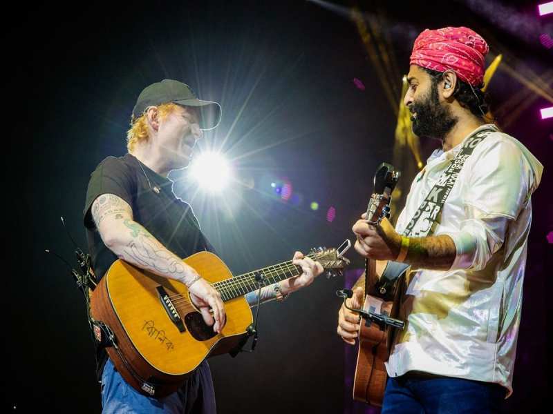 Arijit Sing और ED Sheeran ने साथ में किया स्टेज शेयर यहां देखें तस्वीरें