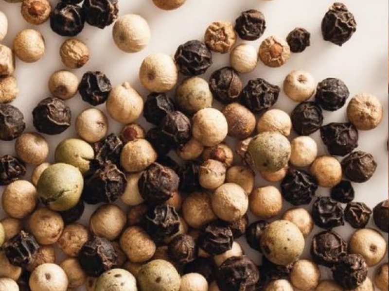 Black & White Pepper Benefits: क्या आप जानते है काली और सफेद मिर्च के बीच है ये अंतर