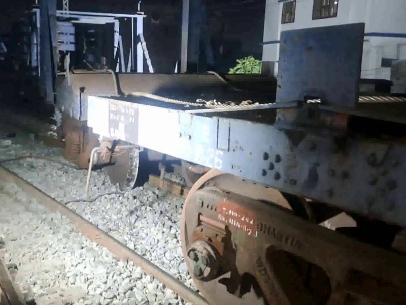 Bihar Train Accident goods train 6 bogies derailed in Muzaffarpur know how  this accident happened | Bihar Train Accident: मुजफ्फरपुर में मालगाड़ी की 6  बोगियां पटरी से उतरीं, मुंगेर में हेड क्रेन