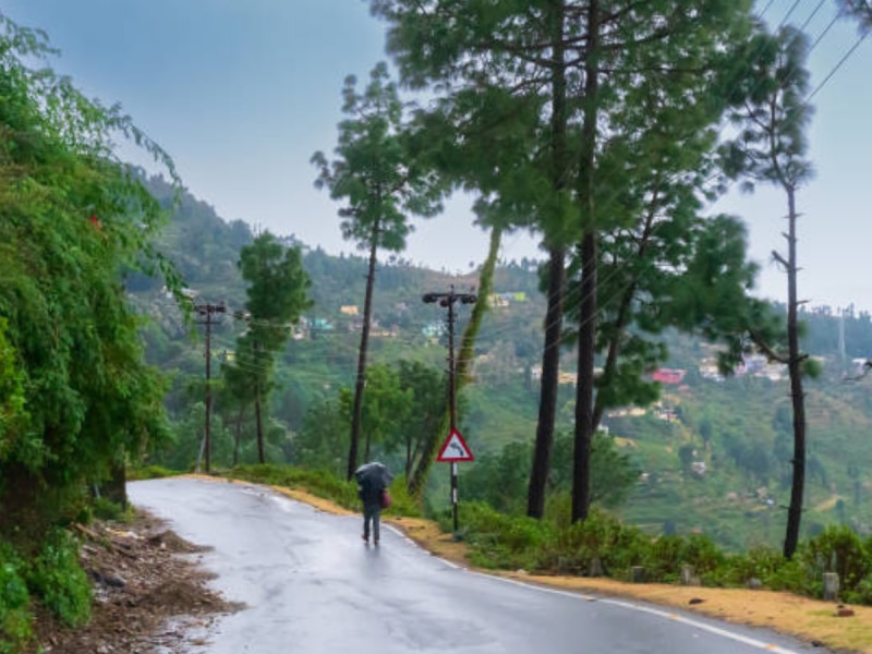 Weather Update: दिल्ली में छाए रहेंगे हल्के बादल, उत्तराखंड में बारिश को लेकर येलो अलर्ट, जानें कैसा रहेगा आज का मौसम 