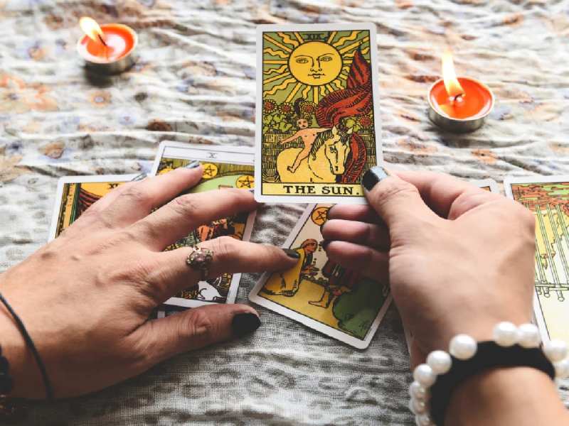 Tarot Rashifal: इस राशि को पता चलेंगी पार्टनर की छिपी हुई बातें, पढ़ें 9 अक्टूबर का टैरो राशिफल