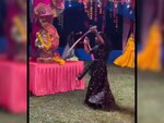 Viral Video Women wore Rajputi attire and performed Garba with ...