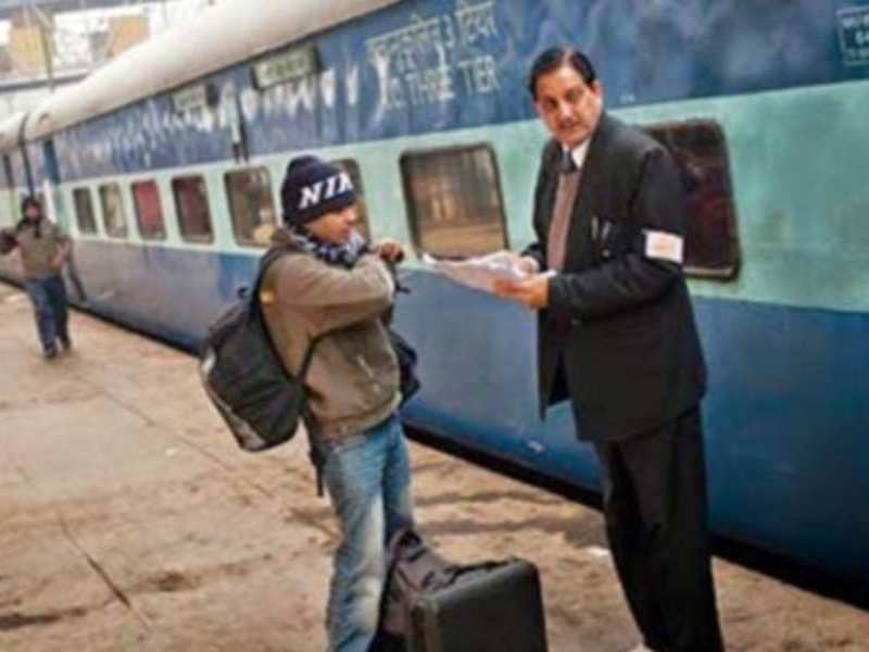 Indian Railway Rules: ट्रेन में सफर करते समय भूलकर भी न करें ये गलती, वरना जाएंगे सीधे जेल