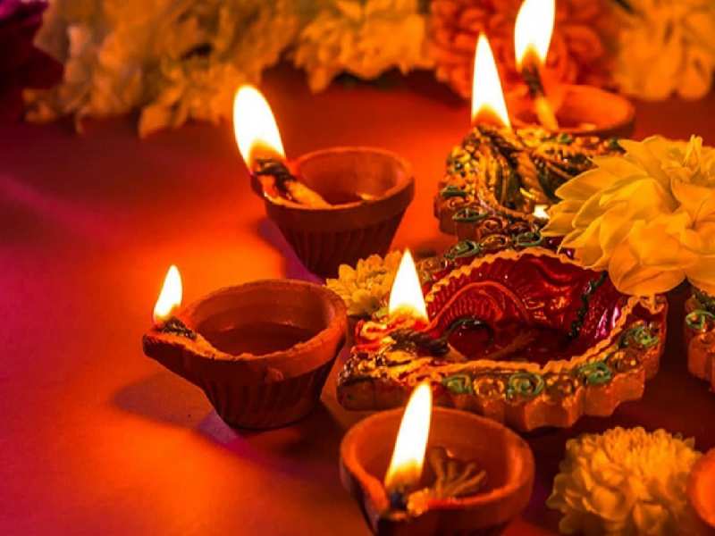 Diwali 2024: दिवाली पर पितरों को प्रसन्न करने के लिए करें 5 उपाय, फिर मिलेगा भरपूर आशीर्वाद 