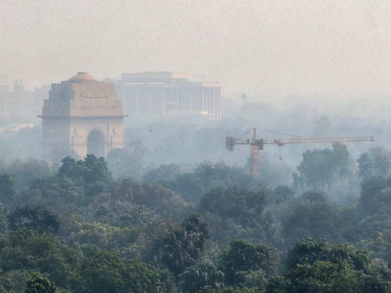 Delhi Pollution: दिल्ली के इन 8 इलाकों में AQI 400 पार, सांसों में घुल रही जहरीली हवा!