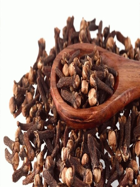 करें लौंग के ये गुप्त टोटके! दोनों हाथों से समेटेंगे धन 