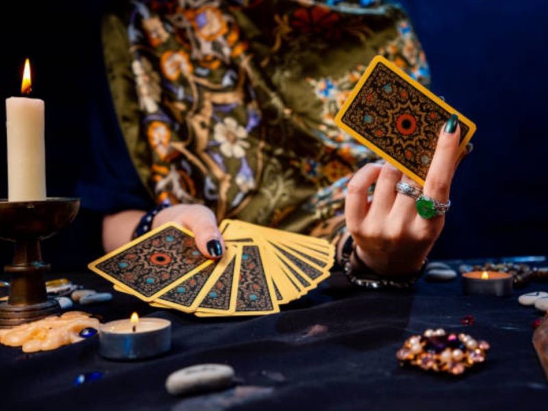 Tarot Rashifal: अपने खर्चे पर काबू करें इस राशि के लोग, मीन राशि को भारी पड़ सकती है गलत संगति 