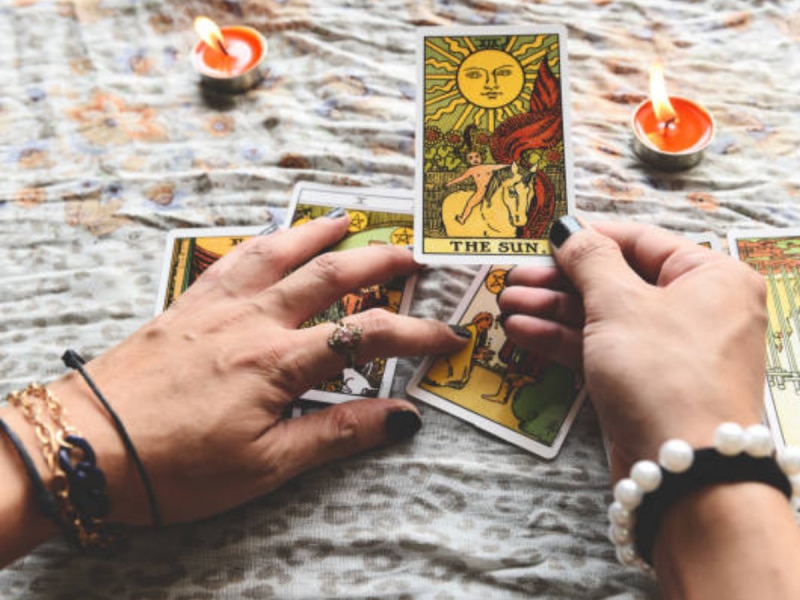 Tarot Rashifal: लापरवाही के कारण इस राशि के जीवन में आ सकता है भूचाल, मेष को मिलेगा शुभ समाचार 