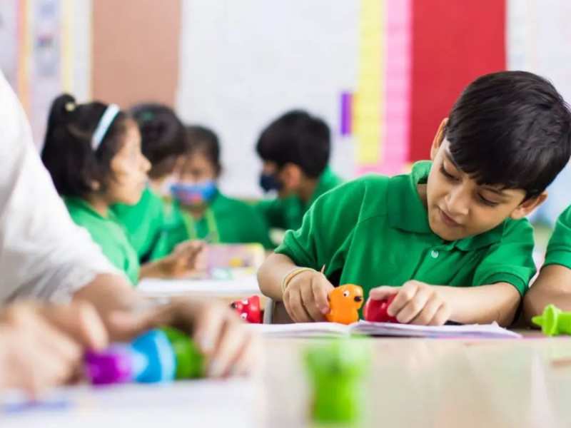 फर्स्ट क्लास में एडमिशन की इतनी फीस, जानकर सिर चकरा जाएगा