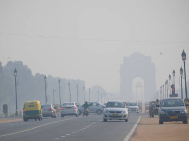 Delhi Pollution: 500 पार पहुंचा दिल्ली NCR का AQI,जहरीली हवा में सांस लेना हुआ मुश्किल 