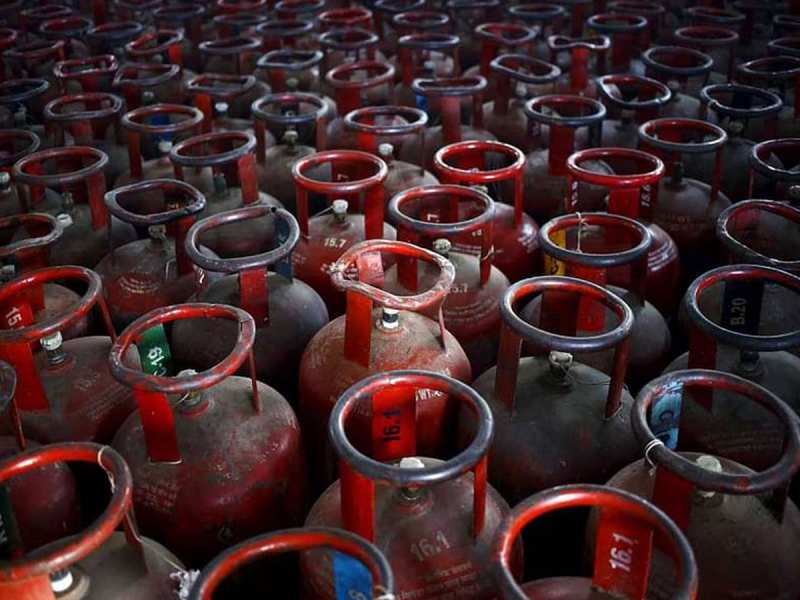 LPG vs PNG: गैस सिलेंडर या गैस पाइपलाइन, आपकी जेब के लिए क्या रहेगा सही