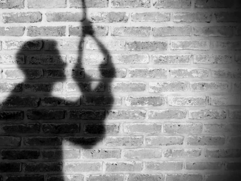 शादी से पहले होटल में गर्लफ्रेंड से मिला दूल्हा, कर ली खुदकुशी 