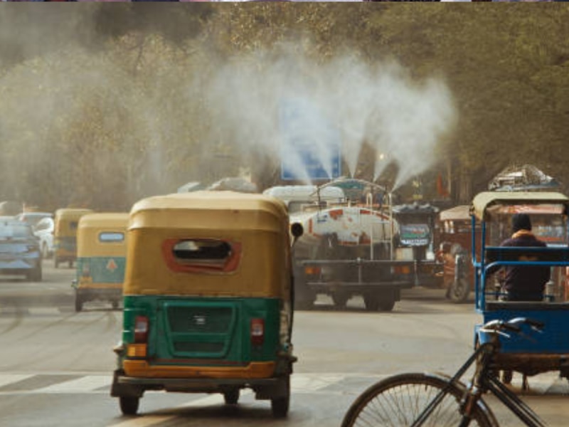 Delhi Pollution: दिल्ली की हवा में आया थोड़ा सुधार, जानें अपने शहर का AQI