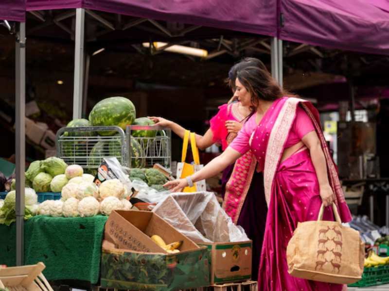 India retail inflation: घट गई महंगाई, इन चीजों के रेट हुए बेहद कम, क्या RBI अब करेगा ब्याज दरों में कटौती?