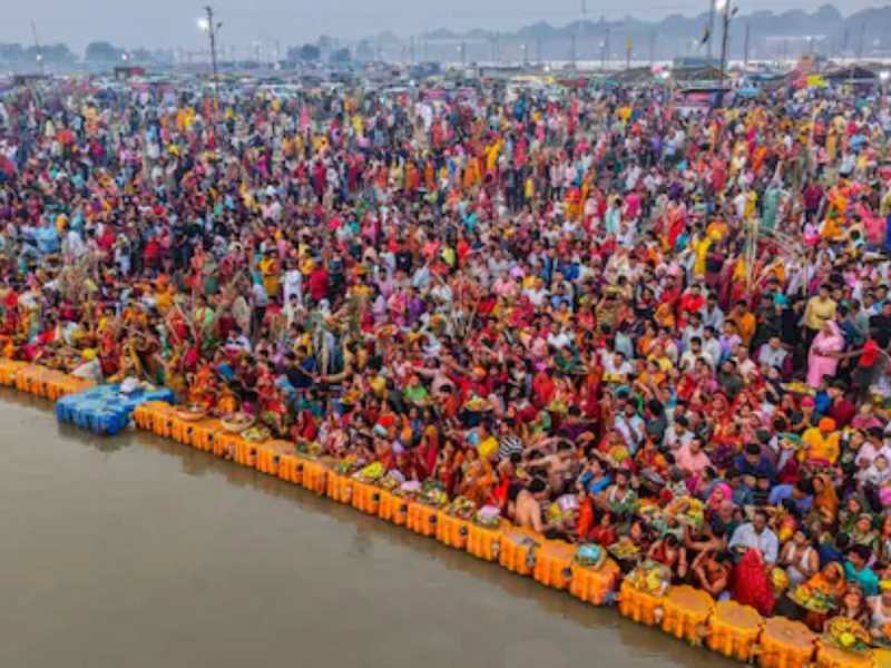 Maha Kumbh 2025: महाकुंभ में पुण्य कमाने आएंगी सैकड़ों संस्थाएं, हर श्रद्धालु को मिलेगा भरपेट भोजन...प्रशासन ने भी की कम दाम में व्यवस्था