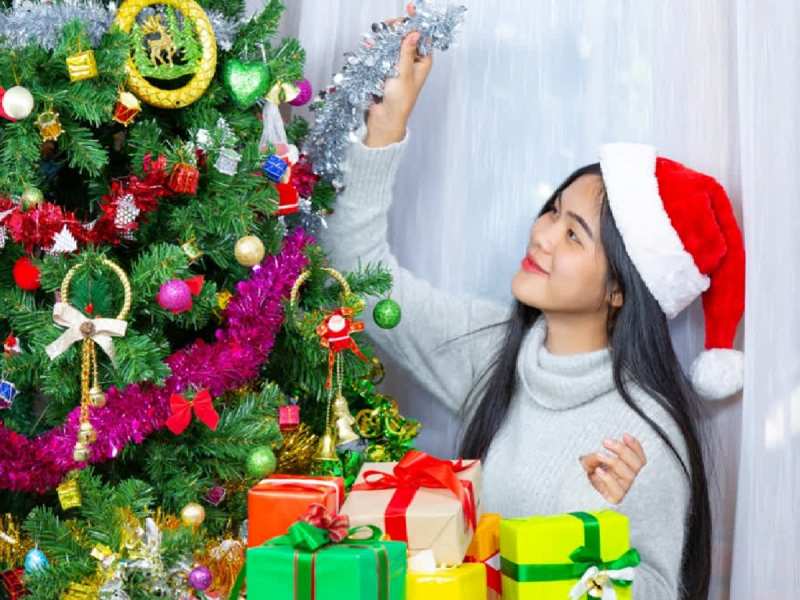 Christmas 2024 Wishes: क्रिसमस पर अपनों को भेजें ये खास संदेश, WhatsApp पर लगाएं शानदार Status