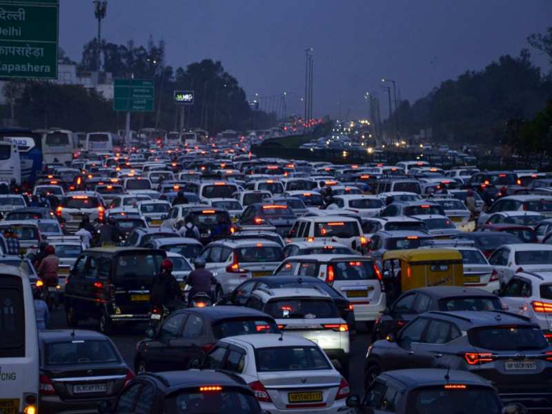 Noida Traffic Advisory: 31st दिसंबर के लिए नोएडा पुलिस ने जारी की ट्रैफिक एडवाइजरी, इन रूटों पर ना ले जाएं गाड़ी