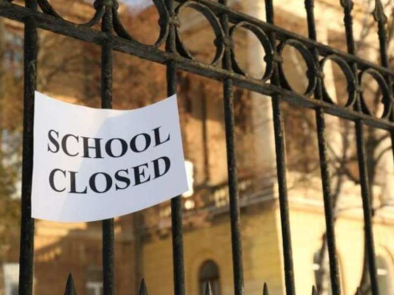 Noida Schools Closed: नोएडा में सभी स्कूलों की पड़ी छुट्टियां, जानें- बच्चों को कब तक स्कूल जाने की जरूरत नहीं?