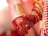 Azamgarh News : चलती बारात में करंट की चपेट में आया दूल्हा, अस्पताल से लाकर घंटे भर में कराई शादी