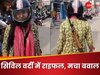 सिविल ड्रेस में महिला कांस्टेबल ने लटकाई बंदूक तो वकील साहब से हो गई बहस, Video वायरल