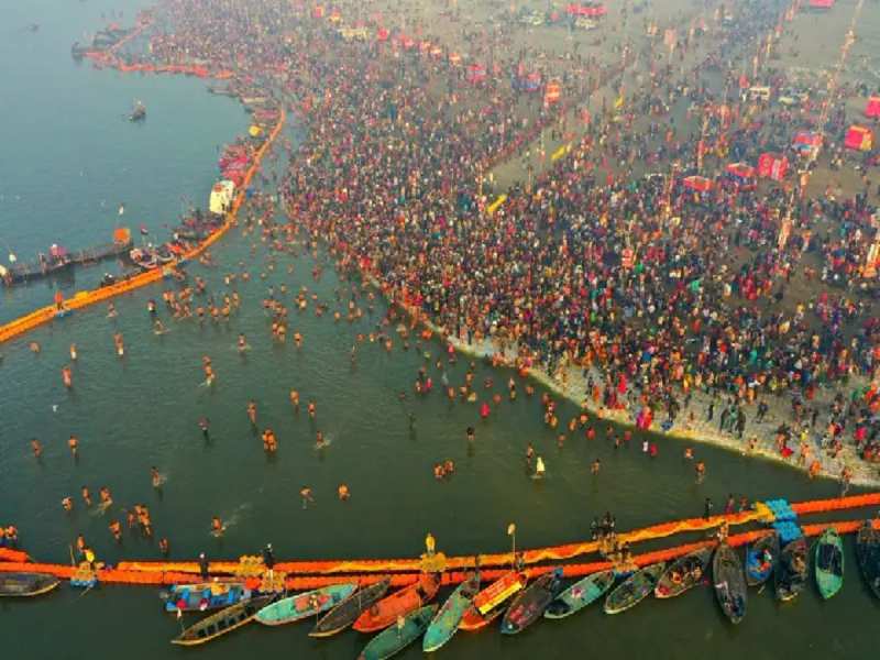 45 दिन के महाकुंभ में ₹30 करोड़ की कमाई, आस्था की डुबकी से भरी इस शख्स की तिजोरी 