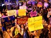 ISTANBUL में सड़कों पर उतरी 3 हजार औरतें, पुलिस ने कई सौ को किया डेटेन