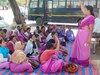 Dungarpur News: आंगनबाड़ी महिला कर्मचारी संघ का कलेक्ट्रेट पर प्रदर्शन, विभिन्न मांगो को लेकर प्रधानमन्त्री के नाम दिया ज्ञापन