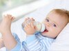 Baby Bottle Syndrome: बोतल से दूध पिलाने से बच्चों के दांतों में हो सकती है सड़न, ऐसे बरतें सावधानियां