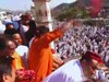 Eid 2025: राजस्थान में अदा की गई ईद की नमाज, हिंदू समुदाय ने भगवा वस्त्र धारण कर नमाजियों पर बरसाए फूल