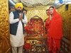 नवरात्र के अवसर पर पंजाब के CM भगवंत मान अपनी पत्नी सहित पहुंचे शक्तिपीठ श्री नैनादेवी मंदिर